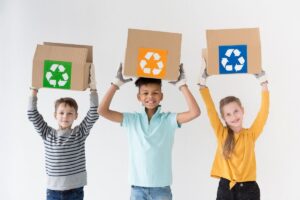 juego de reciclaje para niños con cajas de cartón